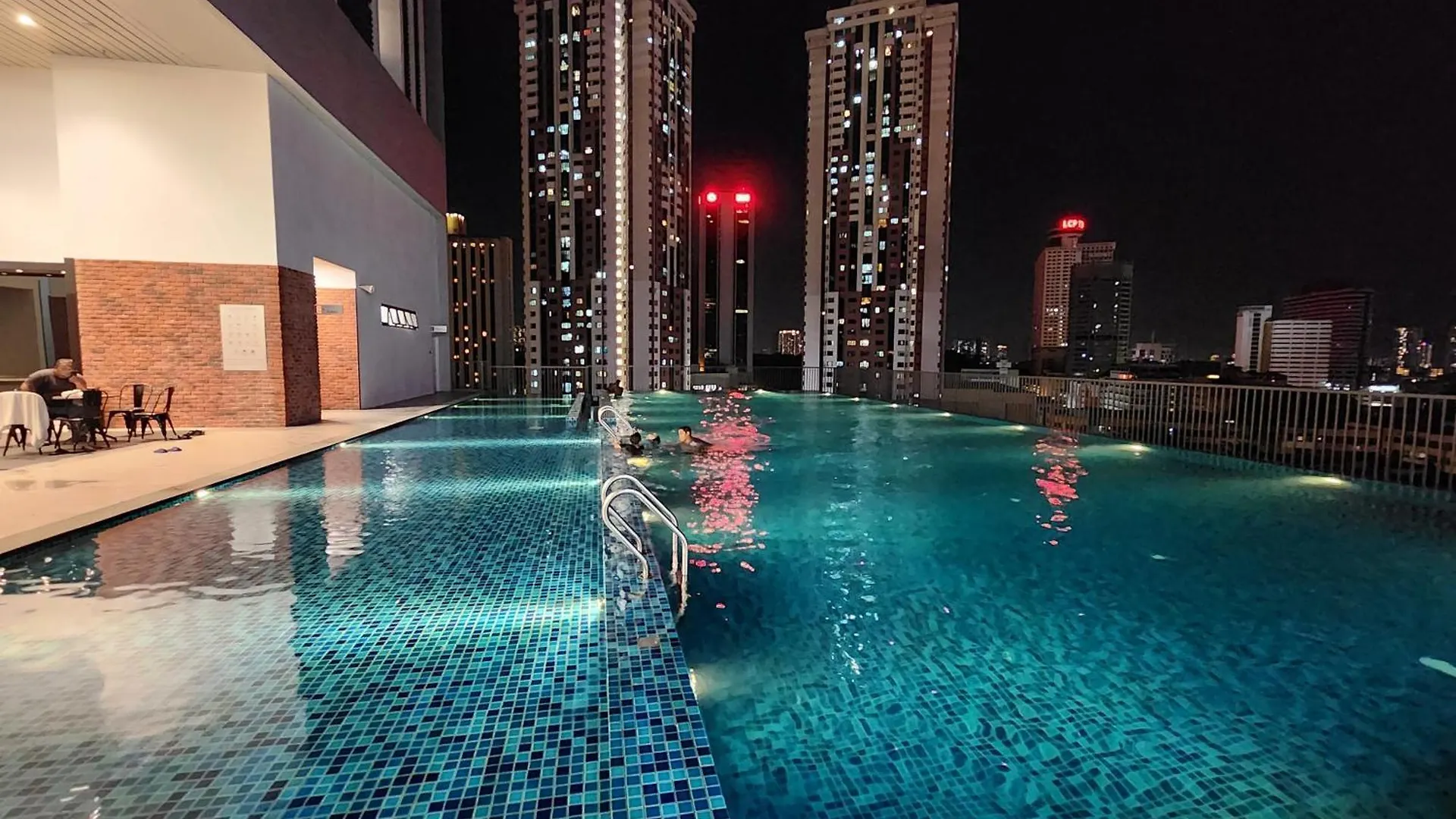 Chambers Residence Suites Couple Studio의 연락처